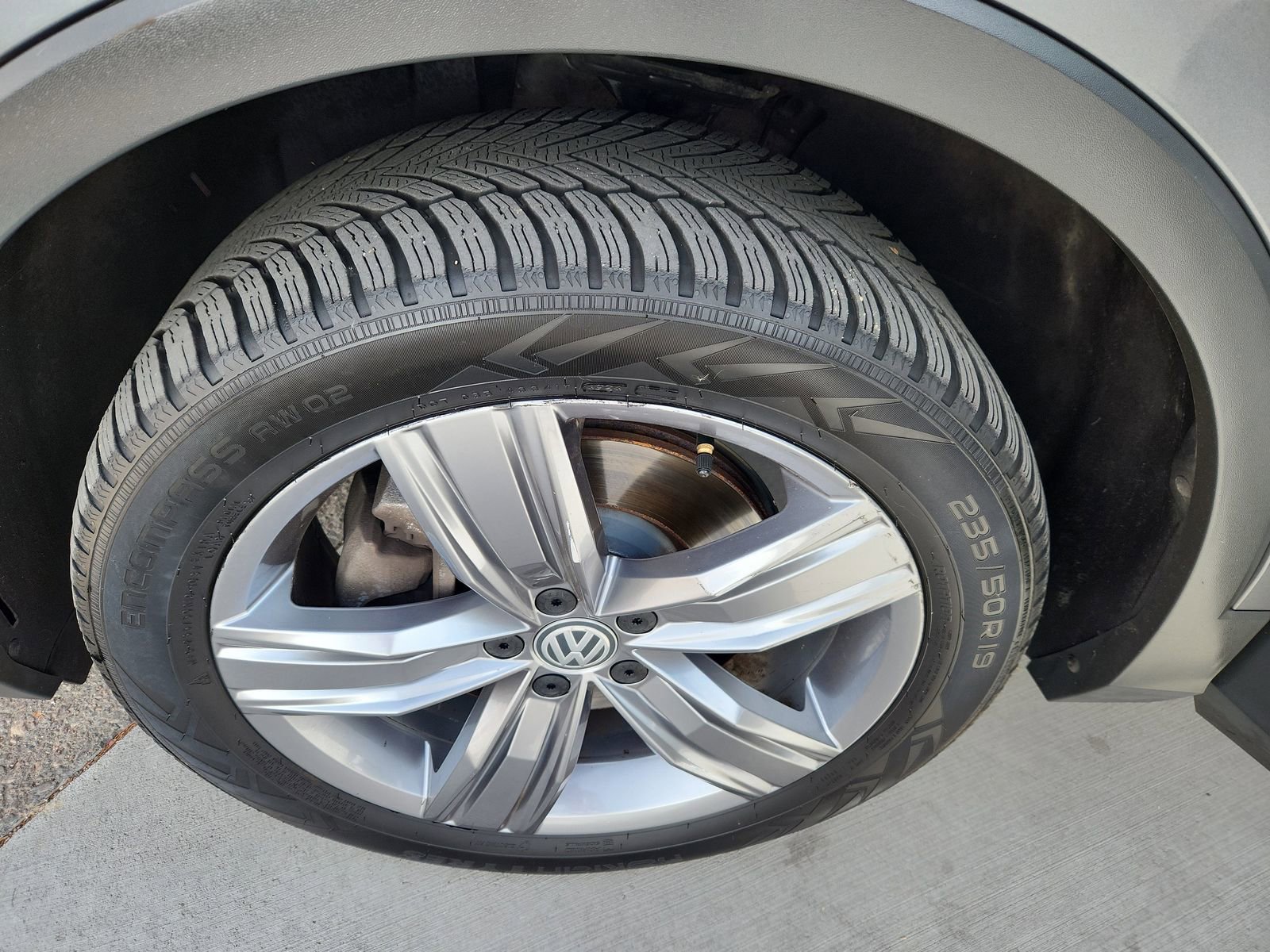 Used 2020 Volkswagen Tiguan SEL image 17