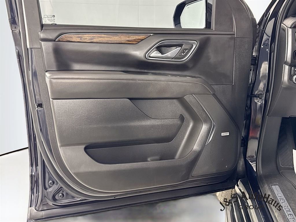 Used 2023 Chevrolet Suburban Premier AWD/4WD image 21