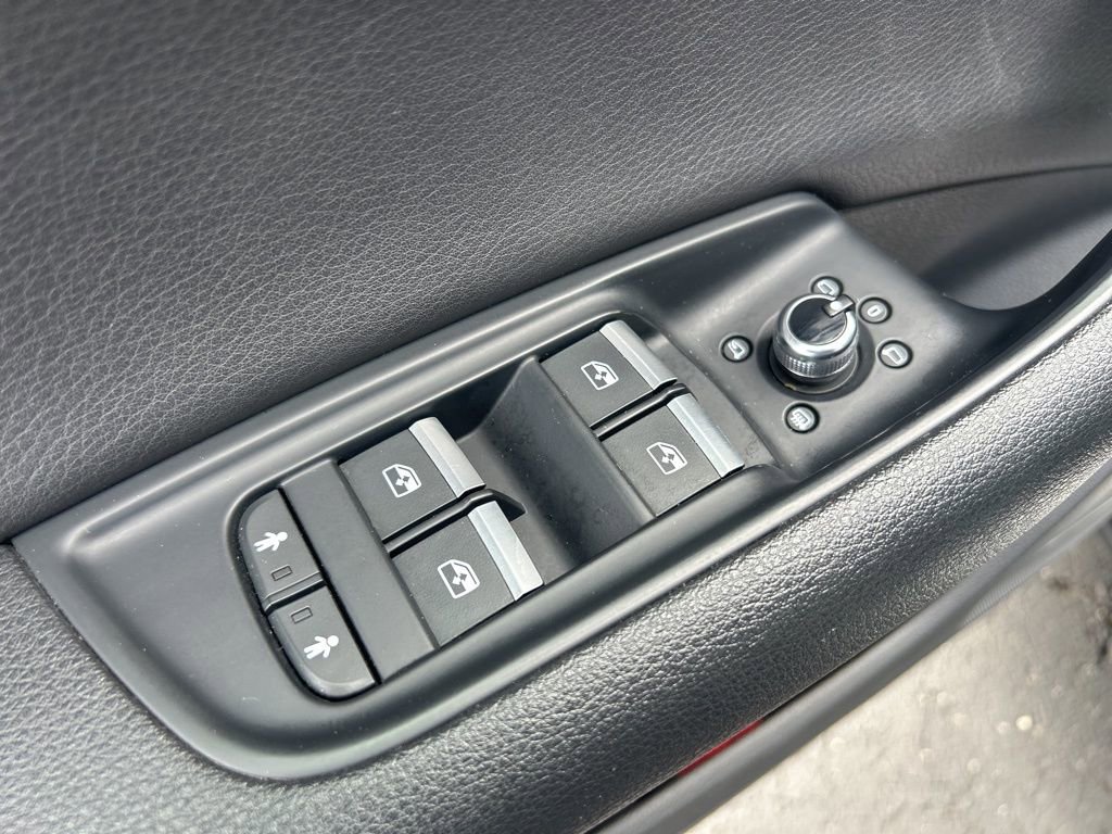 Used 2017 Audi Q7 3.0T Prestige AWD/4WD image 17