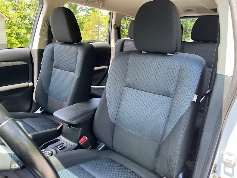 Used 2014 Mitsubishi Outlander SE AWD/4WD image 9
