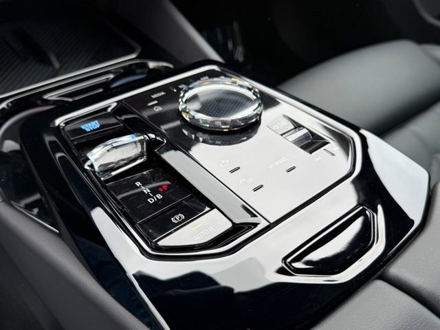 Used 2025 BMW i5 xDrive40 w/ Executive Package image 28