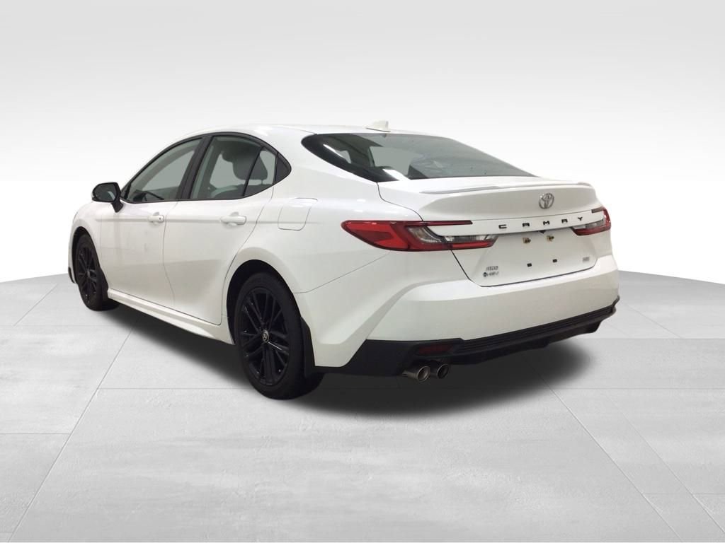 Used 2025 Toyota Camry SE image 2
