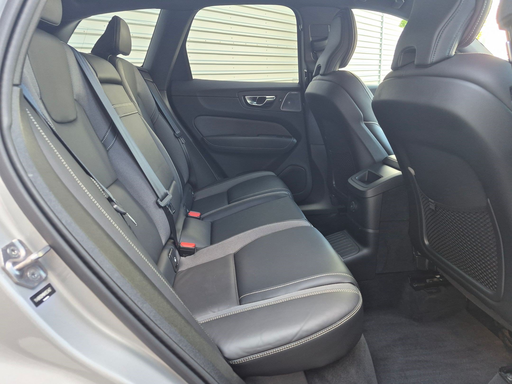 Used 2022 Volvo XC60 T8 R-Design w/ Advanced Package AWD/4WD image 27