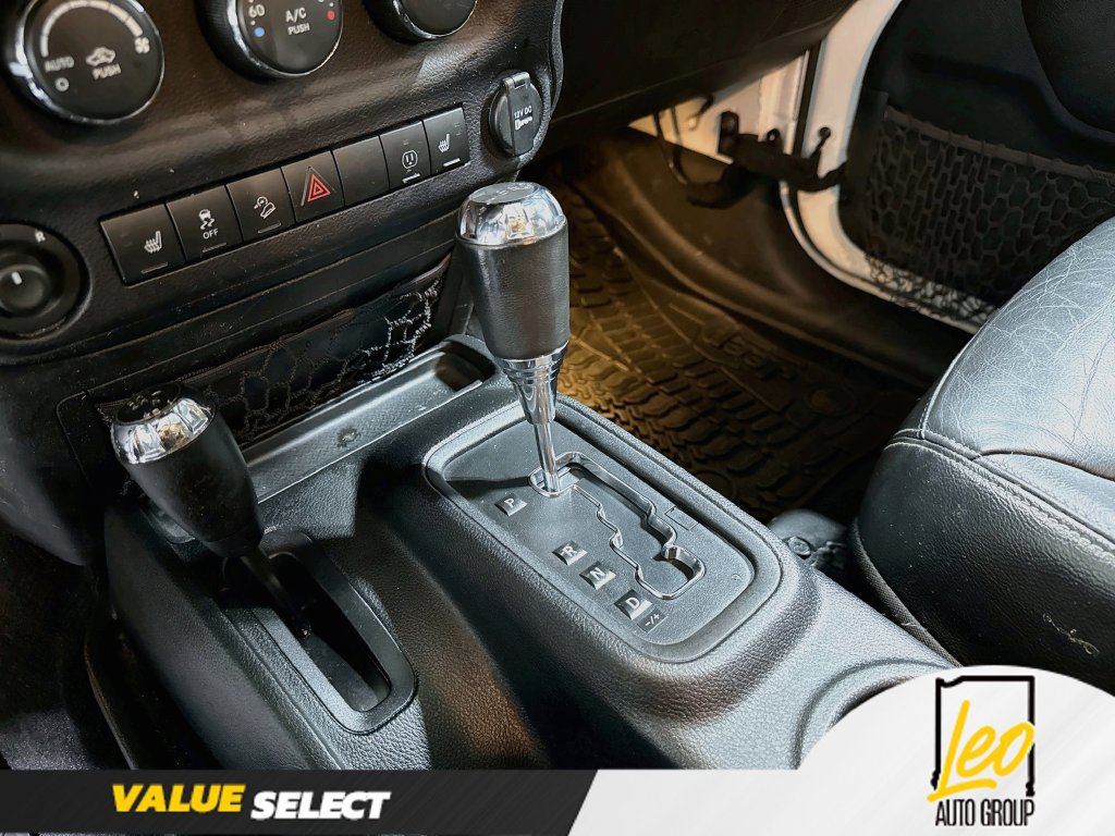 Used 2015 Jeep Wrangler Unlimited Rubicon AWD/4WD image 17