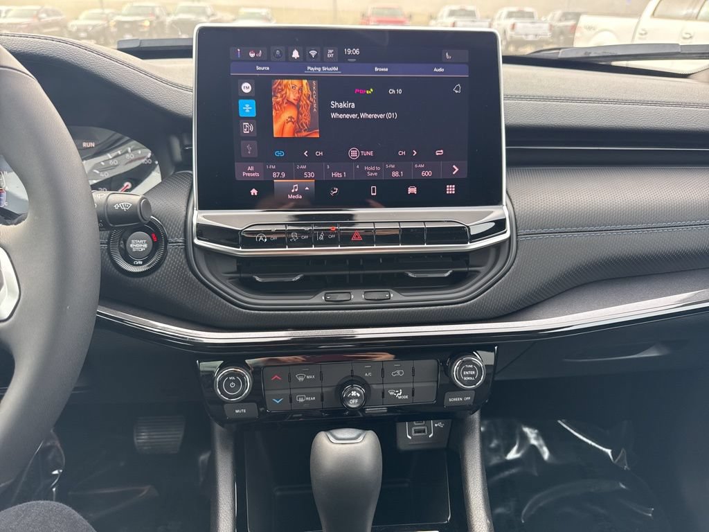 New 2026 Jeep Compass Latitude AWD/4WD image 3