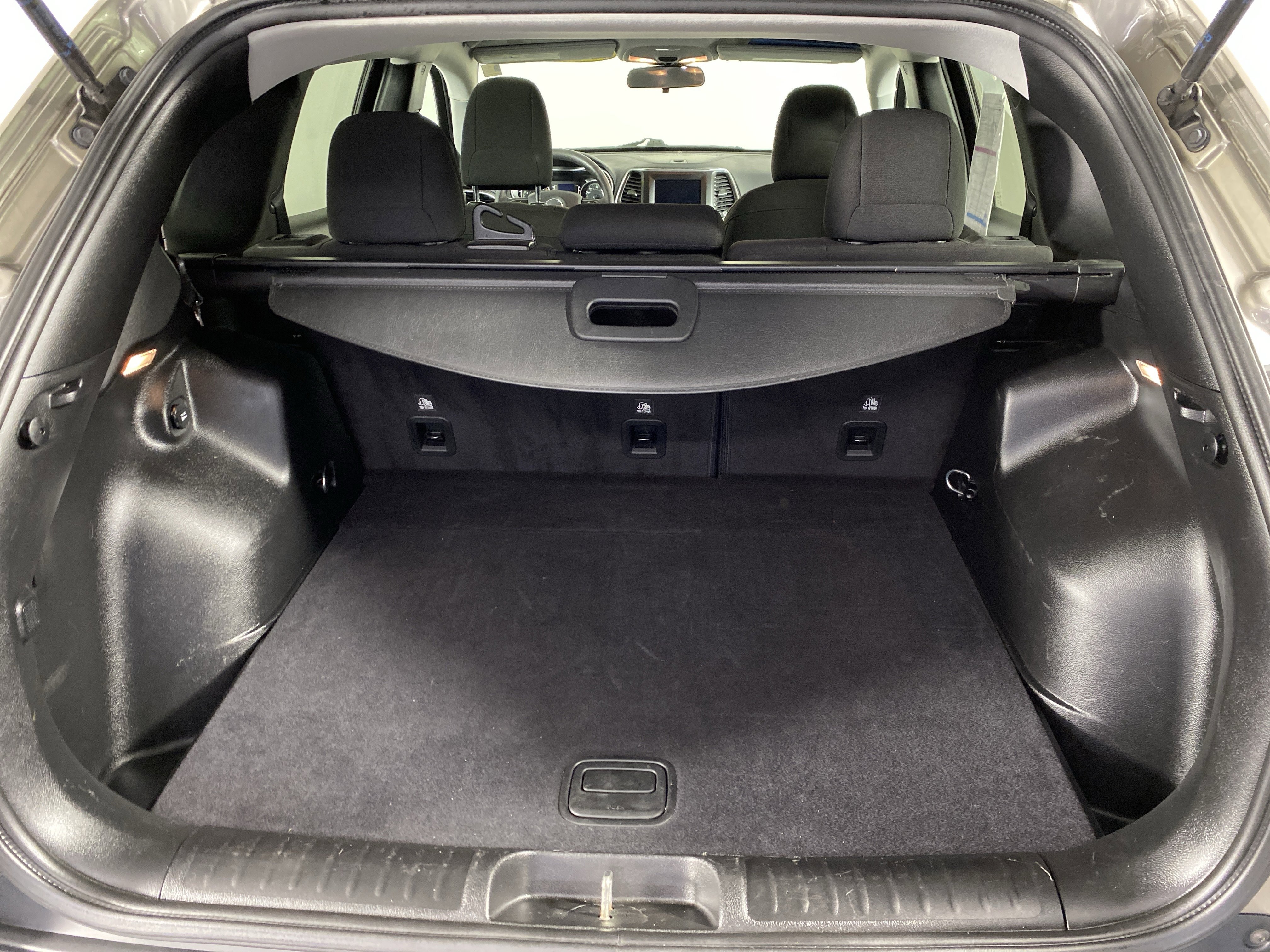 Used 2019 Jeep Cherokee Latitude w/ Popular Appearance Group AWD/4WD image 31