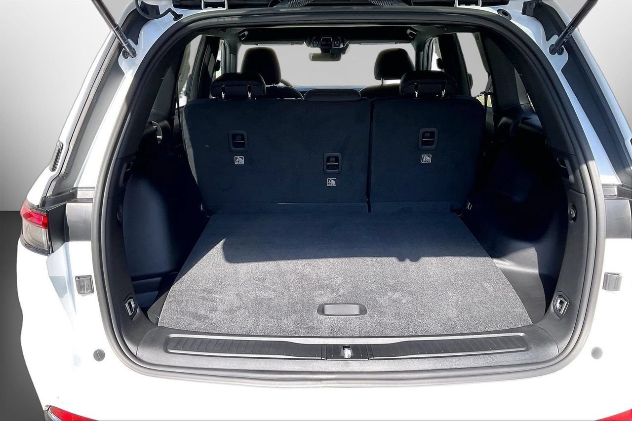New 2027 Jeep Grand Cherokee Laredo RWD image 19
