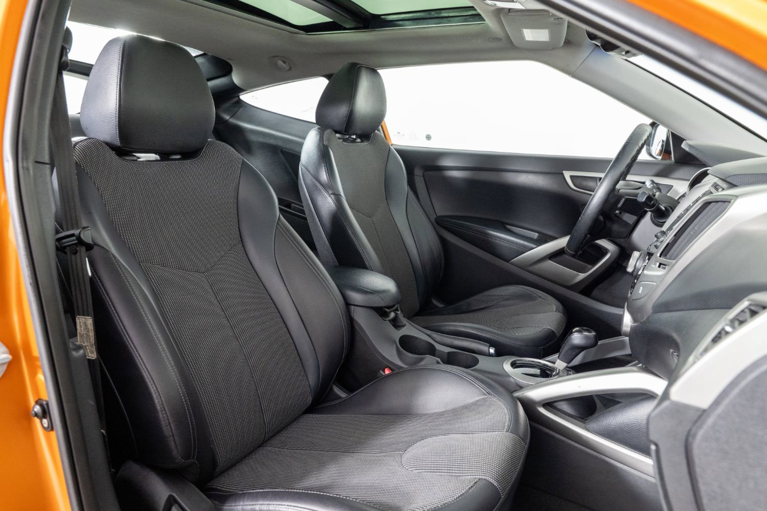 Used 2012 Hyundai Veloster w/ Style Pkg image 22