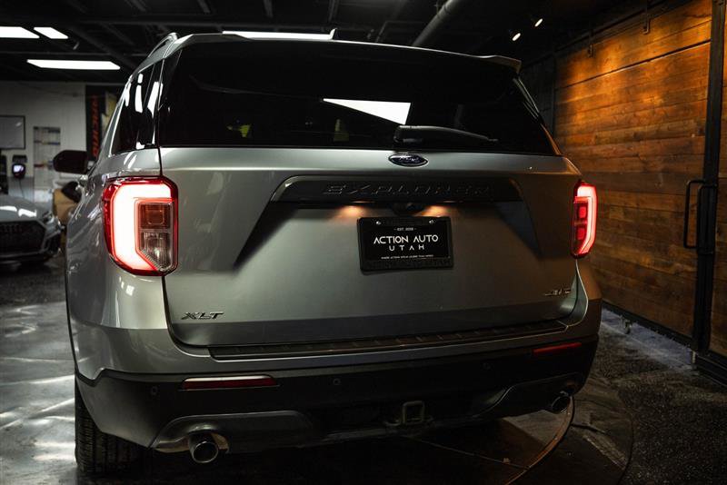 Used 2022 Ford Explorer XLT w/ Equipment Group 202A image 6