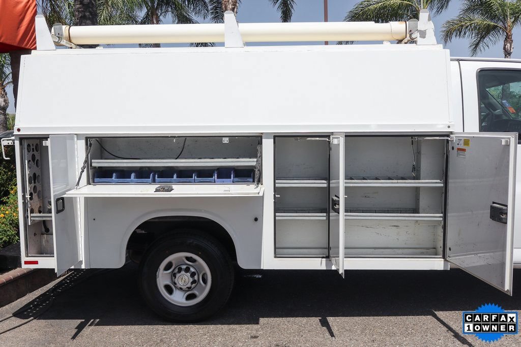 Used 2018 Chevrolet Express 3500 RWD image 12
