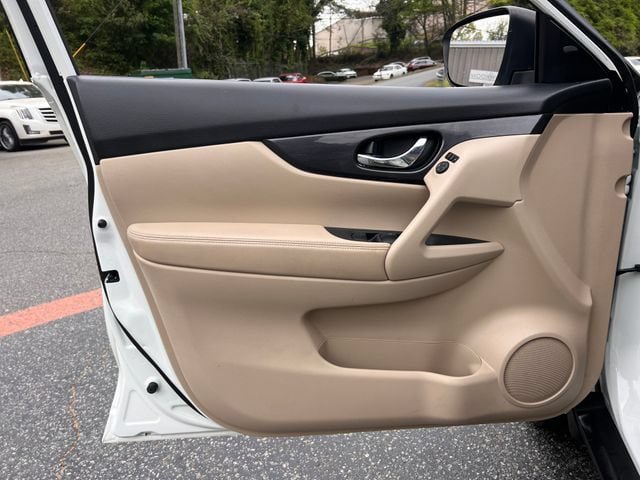 Used 2020 Nissan Rogue SV FWD image 10
