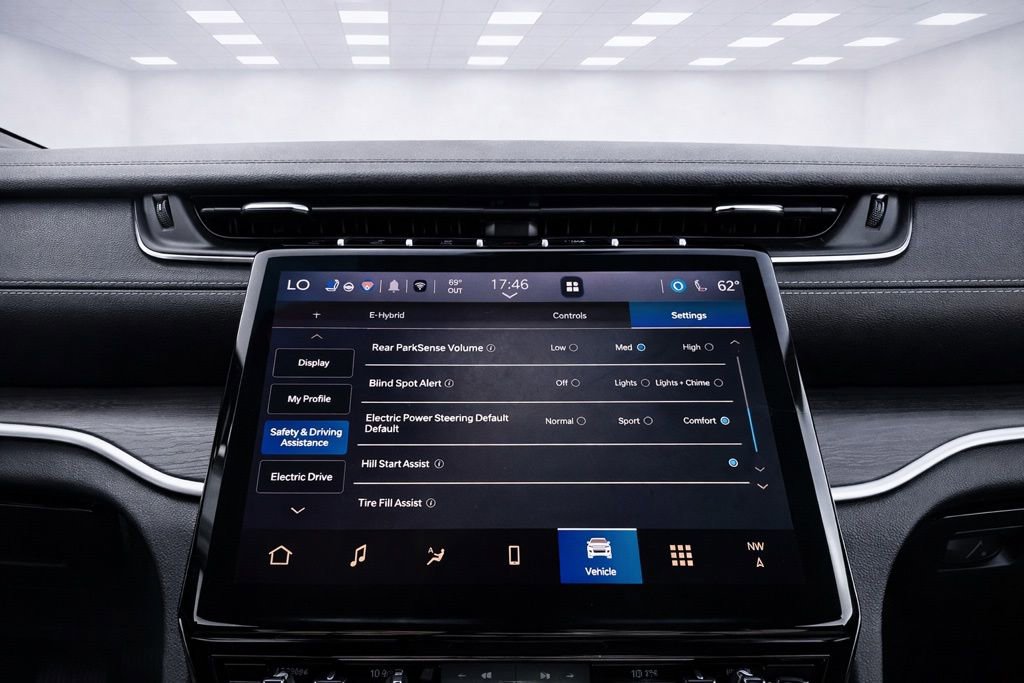 Used 2024 Jeep Grand Cherokee Limited 4xe w/ Luxury Tech Group II image 29