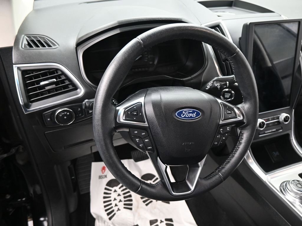 Certified 2022 Ford Edge Titanium AWD/4WD image 2