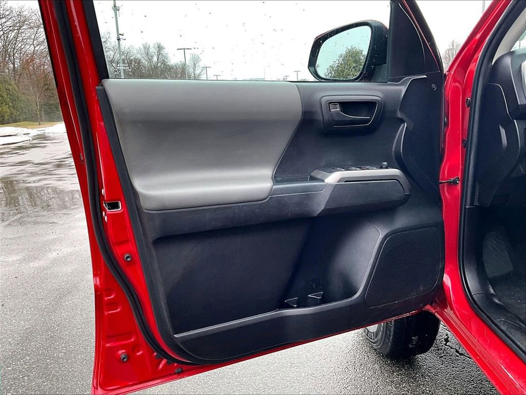 Used 2023 Toyota Tacoma SR5 AWD/4WD image 9