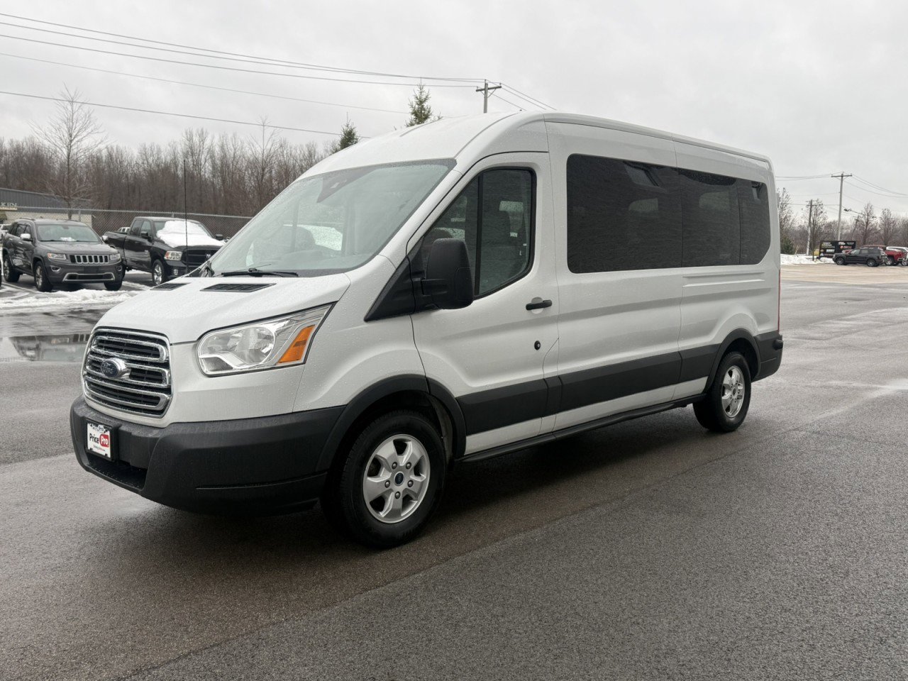 Used 2017 Ford Transit 350 XLT image 3