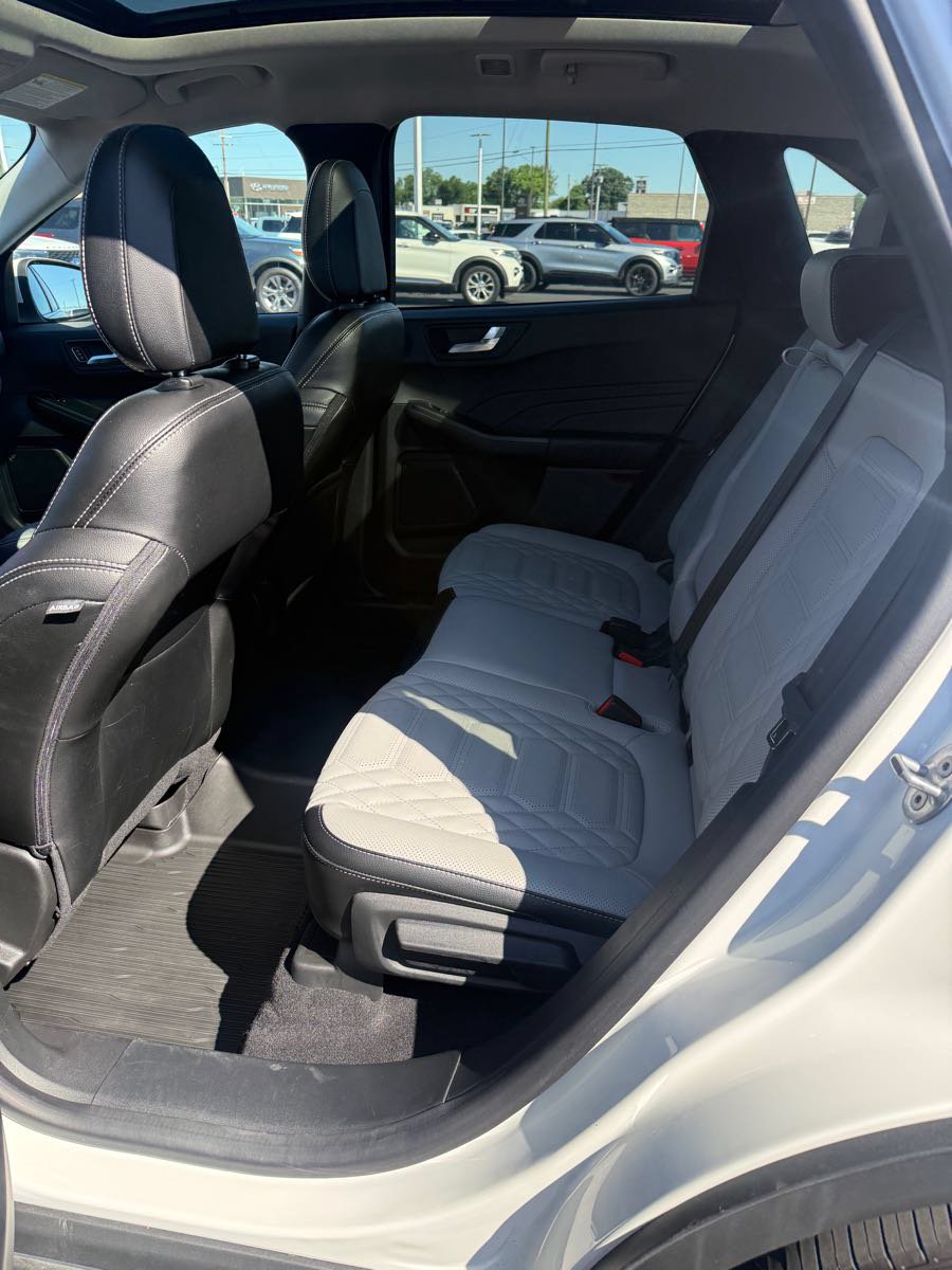 Used 2023 Ford Escape Platinum w/ Premium Technology Package AWD/4WD image 11