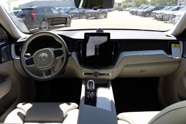 New 2026 Volvo XC60 T8 Ultra w/ Protection Package Premier AWD/4WD image 16