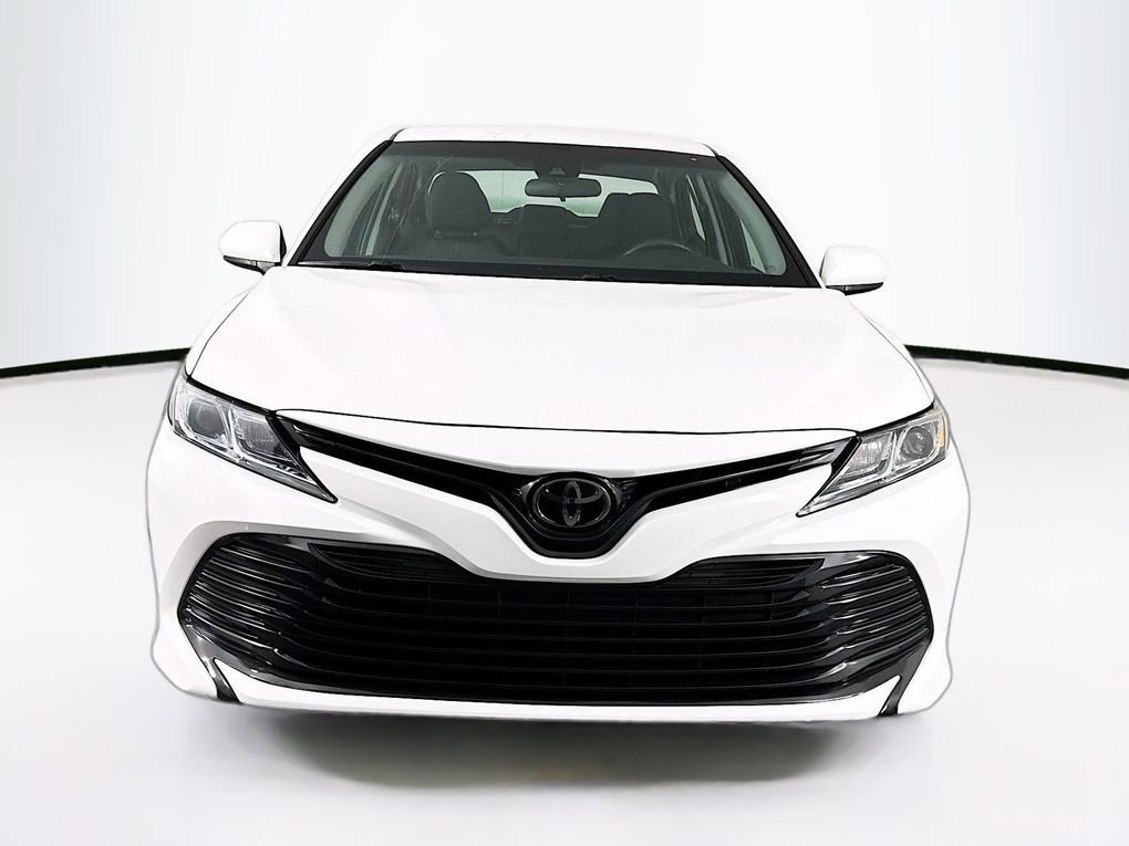 Used 2018 Toyota Camry LE image 2