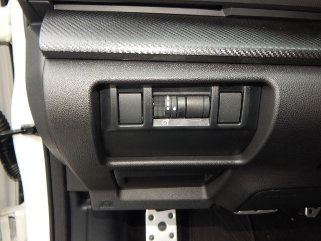 Certified 2025 Subaru Crosstrek 2.5i Sport w/ Crosstrek Mirror Package image 19