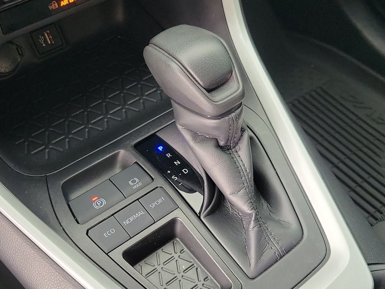 Used 2024 Toyota RAV4 LE FWD image 27