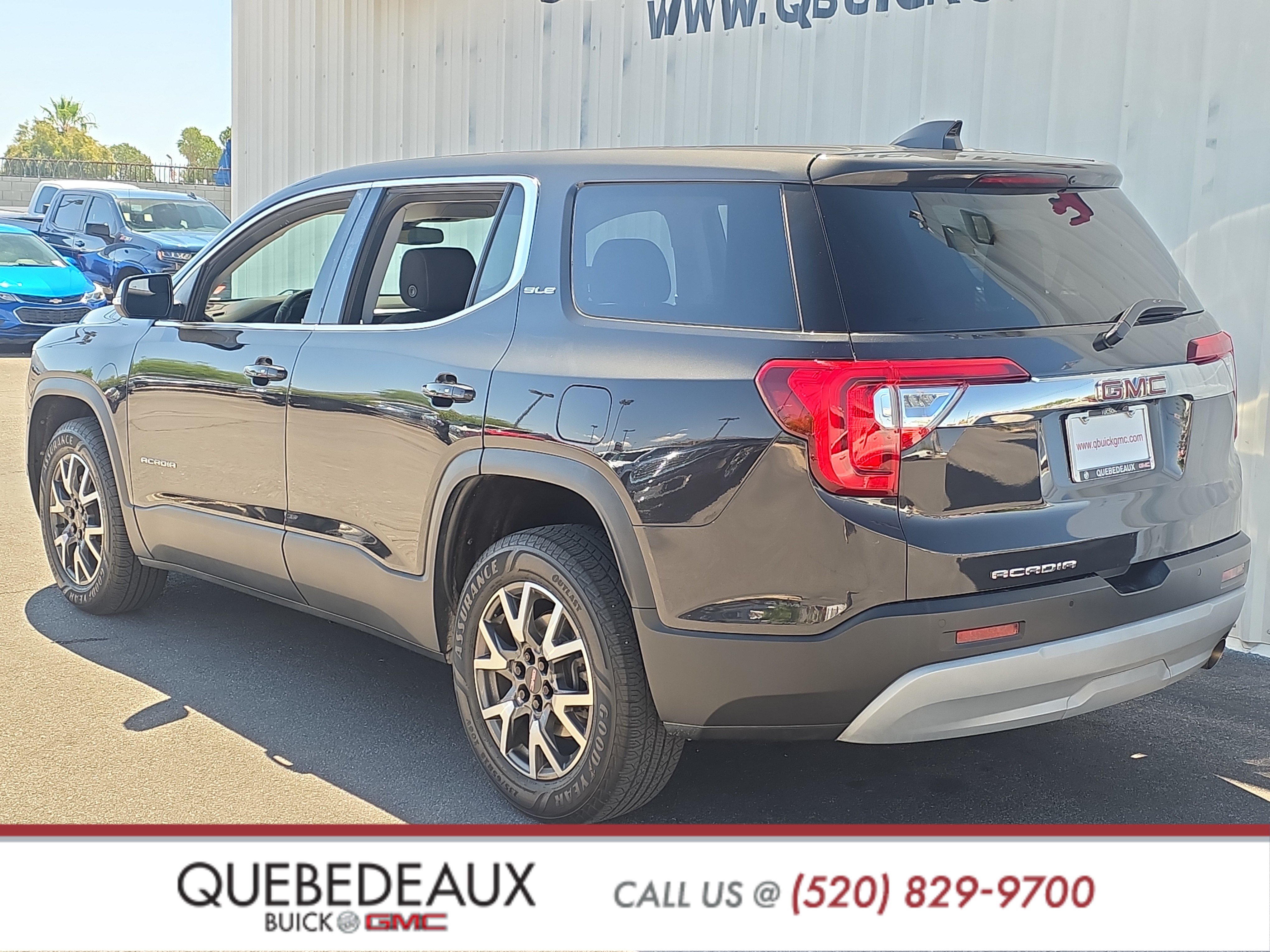 Used 2020 GMC Acadia SLE w/ LPO, Black Accent Package FWD image 5