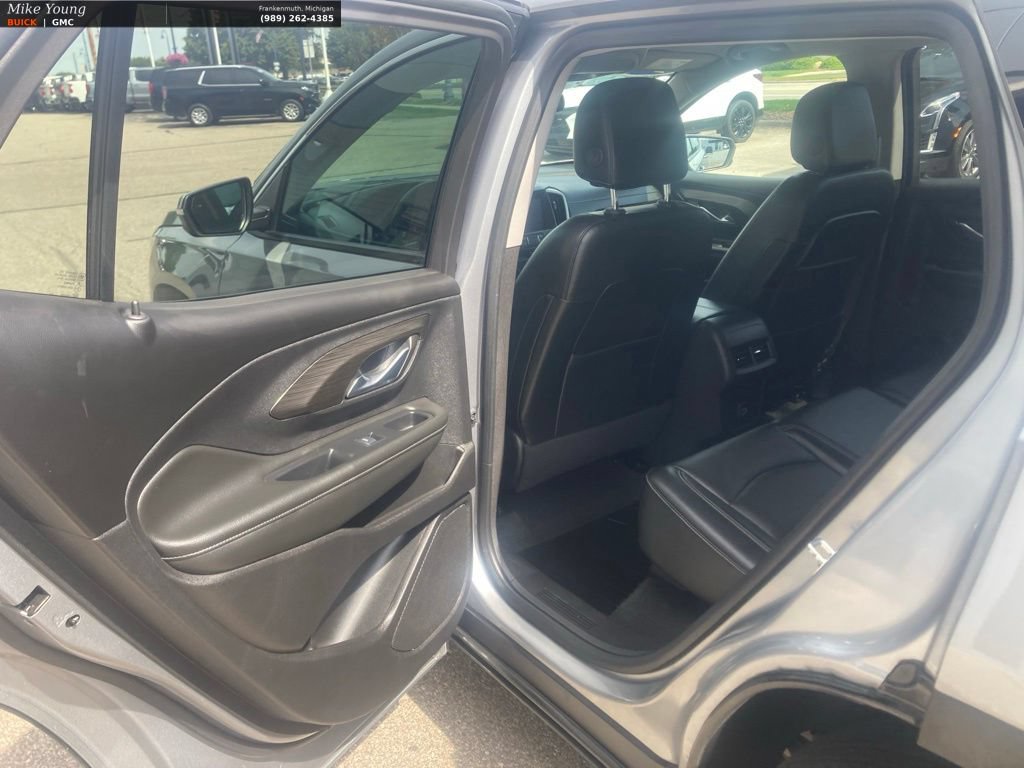 Used 2024 GMC Terrain SLT w/ Tech Package FWD image 13