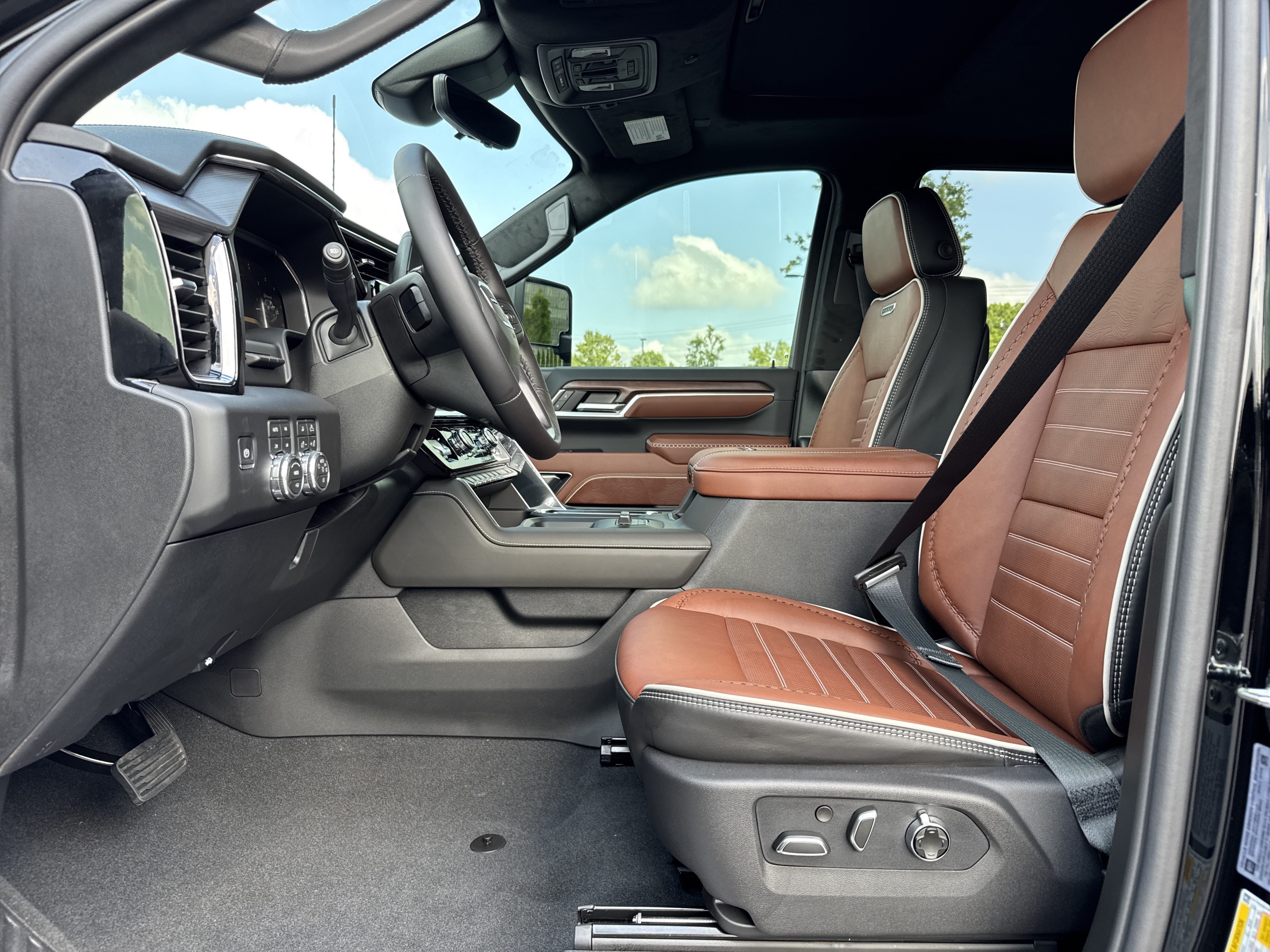 New 2026 GMC Sierra 2500 Denali Ultimate AWD/4WD image 17