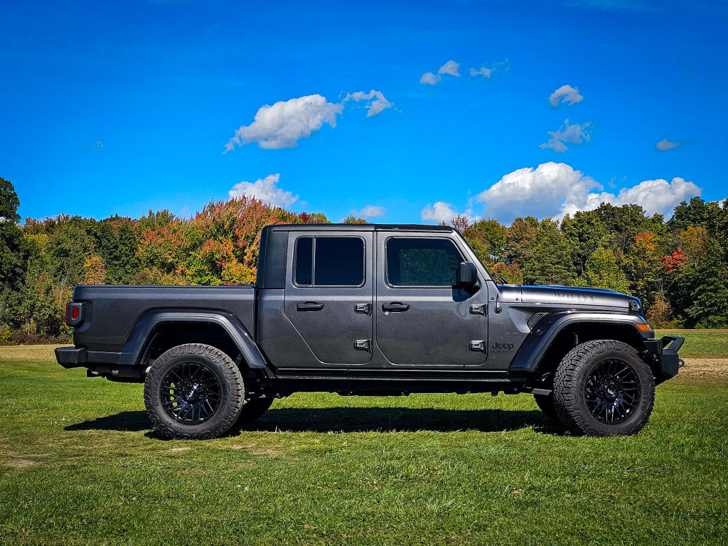 Used 2021 Jeep Gladiator Sport AWD/4WD image 2