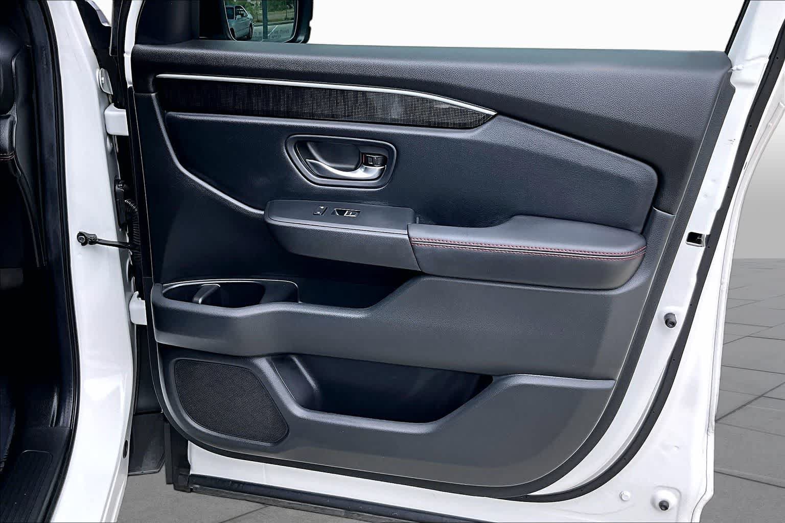 Used 2025 Honda Pilot Black Edition image 23