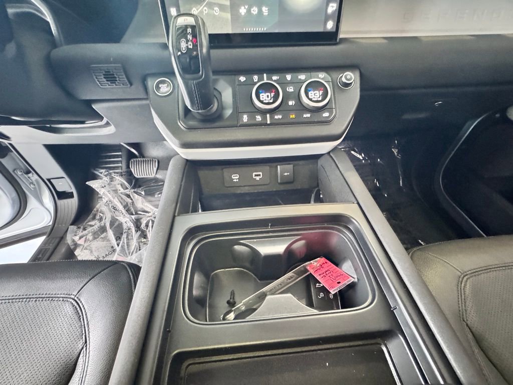 Used 2023 Land Rover Defender 110 S image 33