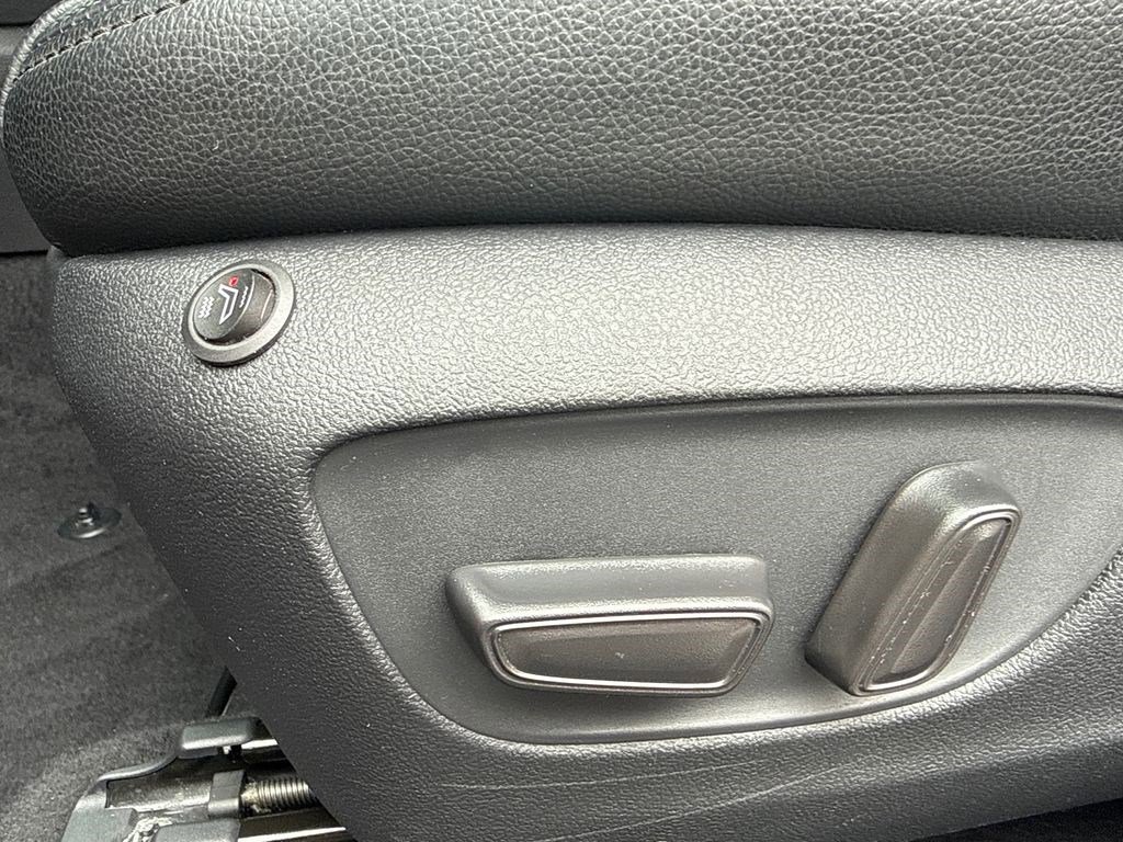 Used 2022 Toyota Highlander LE image 24