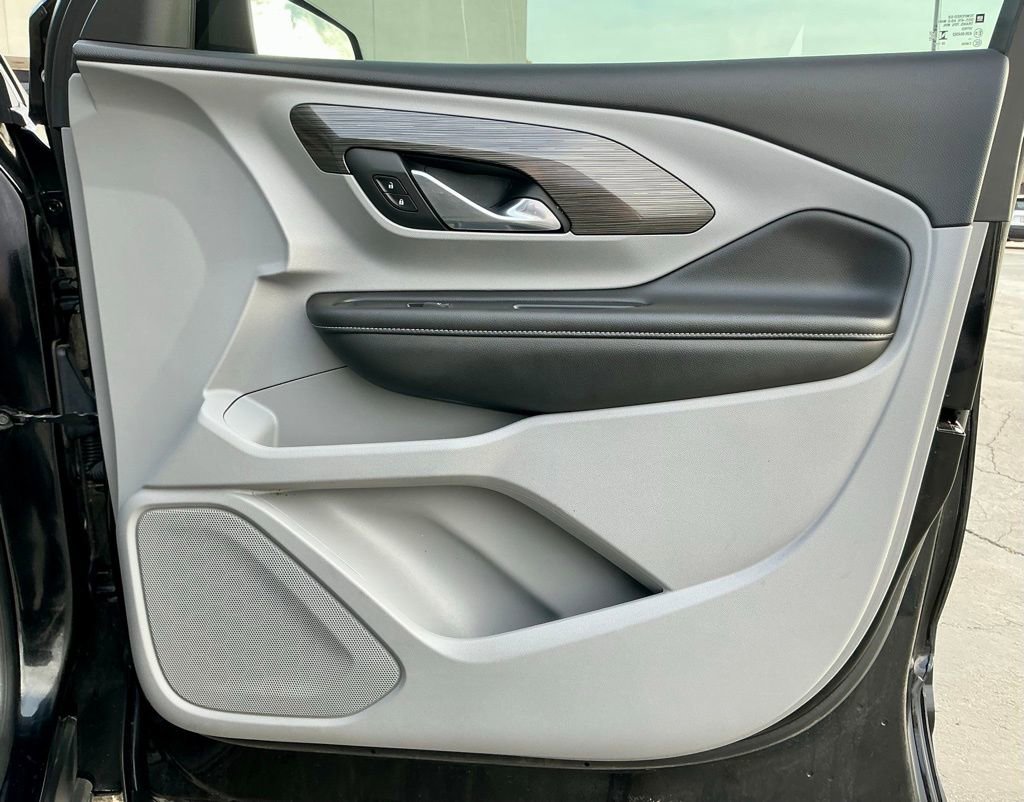 Used 2024 GMC Terrain SLE w/ Driver Convenience Package image 23