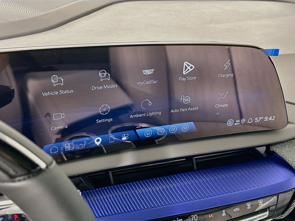 New 2027 Cadillac Optiq Premium Sport w/ LPO, Floor Liner Package AWD/4WD image 18