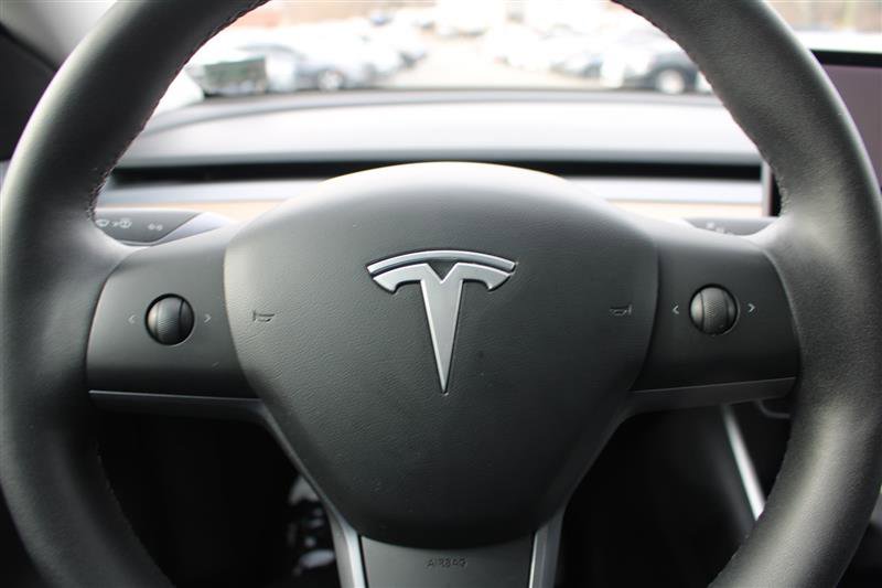 Used 2020 Tesla Model Y Long Range image 16