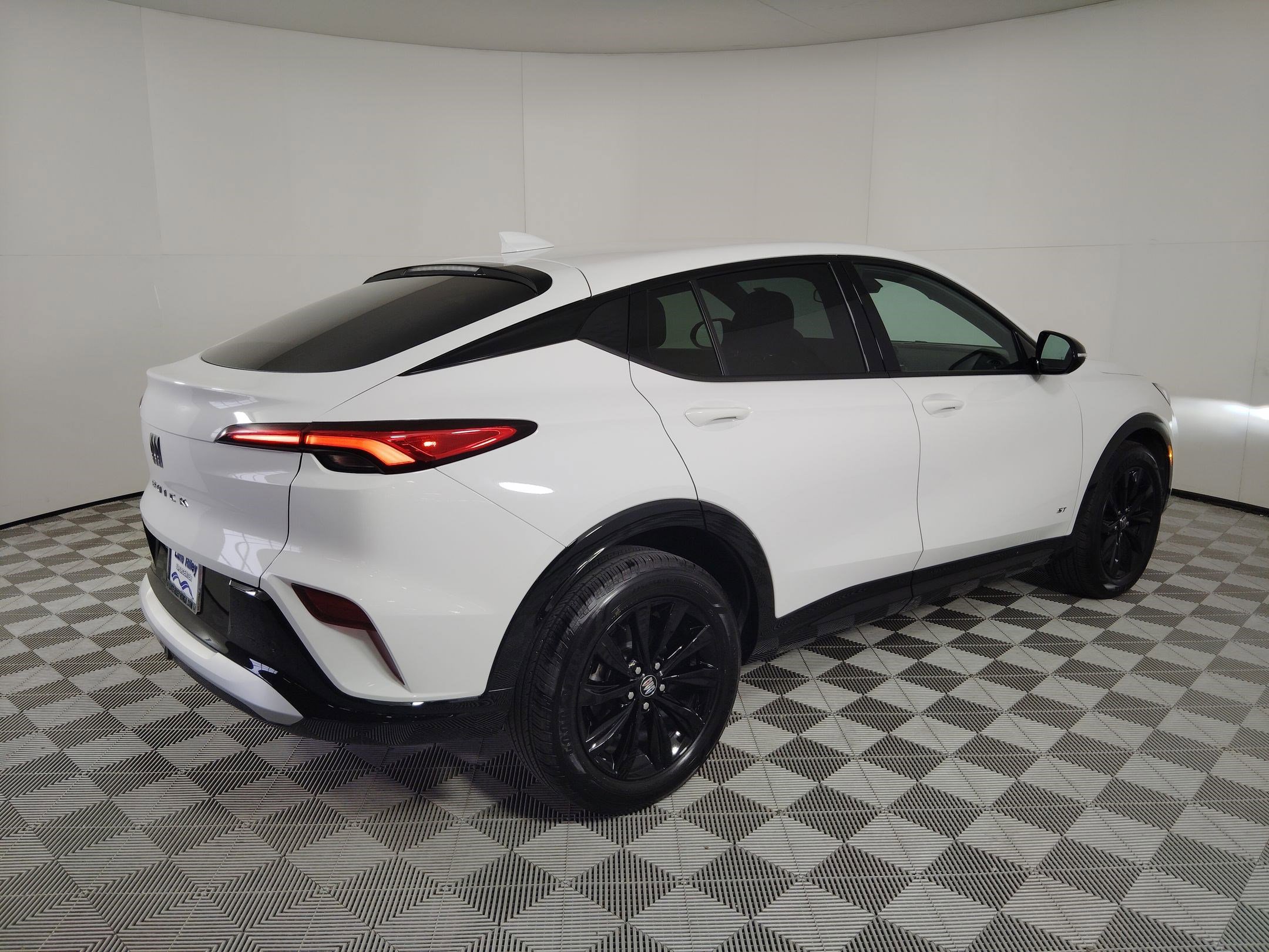 Used 2025 Buick Envista Sport Touring image 9