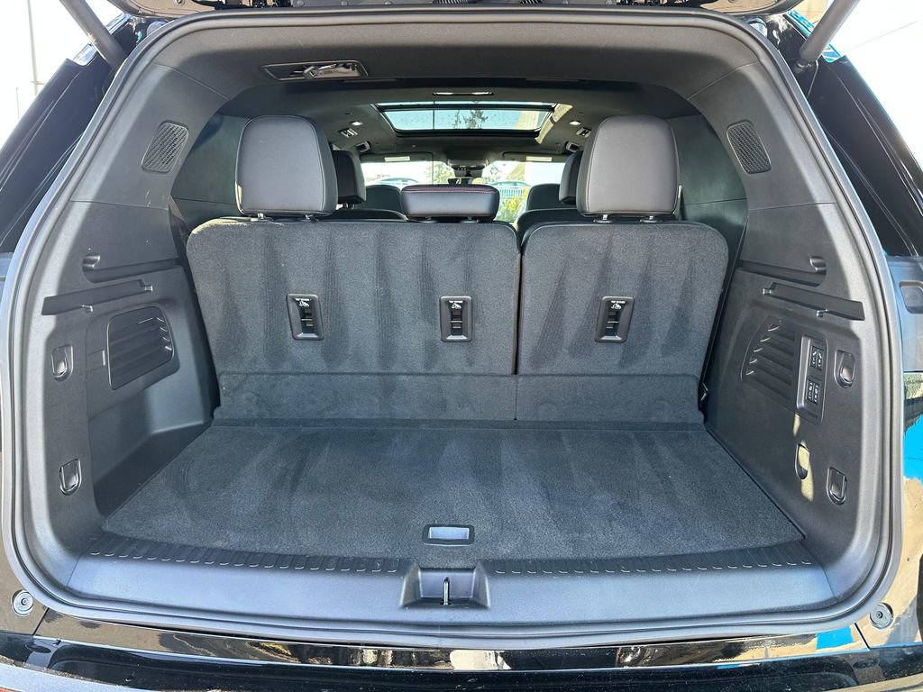 Used 2025 Chevrolet Traverse RS image 14