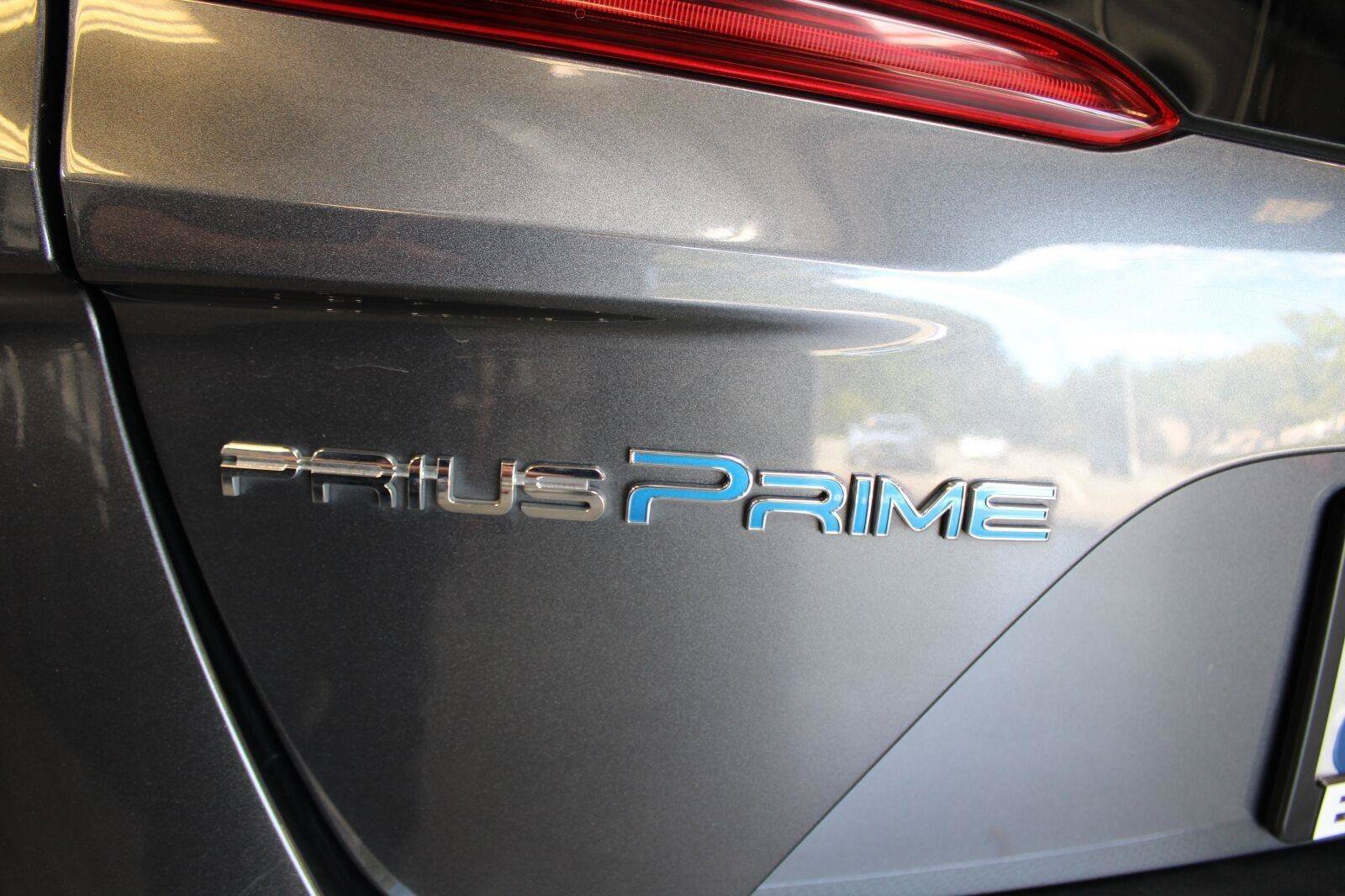 Used 2019 Toyota Prius Prime Plus FWD image 33