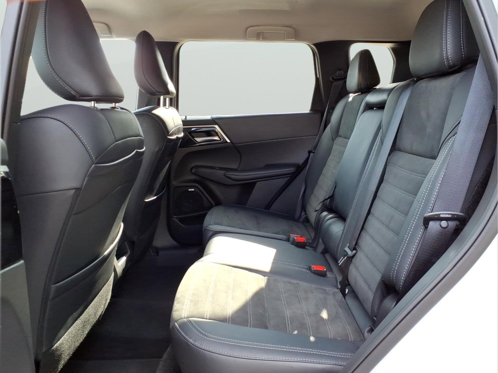 Used 2025 Mitsubishi Outlander SE AWD/4WD image 10