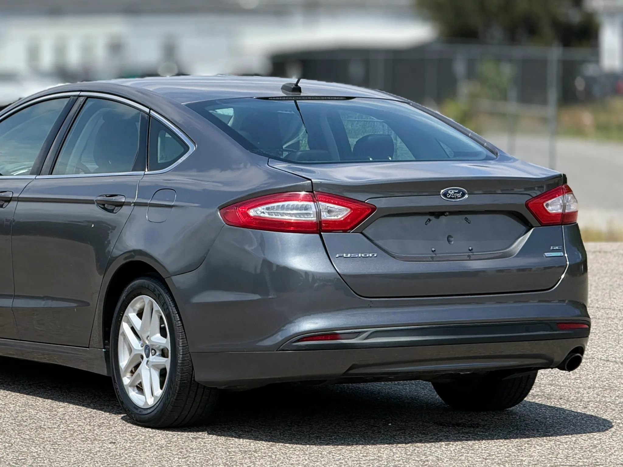 Used 2013 Ford Fusion SE FWD image 16