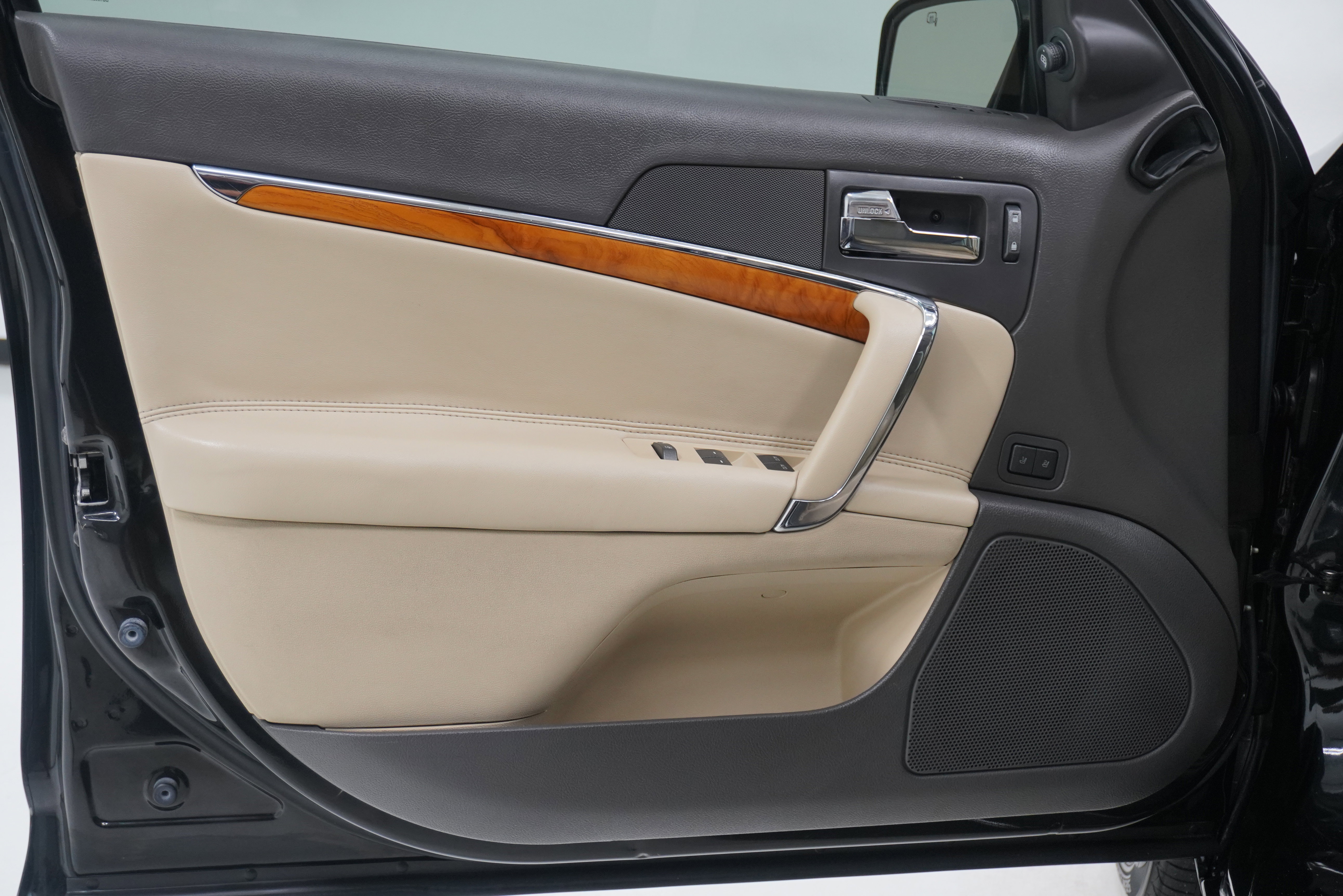 Used 2010 Lincoln MKZ image 13