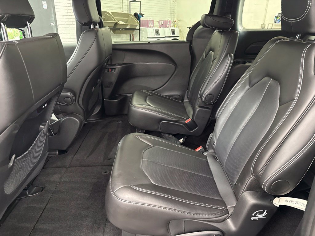 Used 2026 Chrysler Pacifica Select FWD image 14