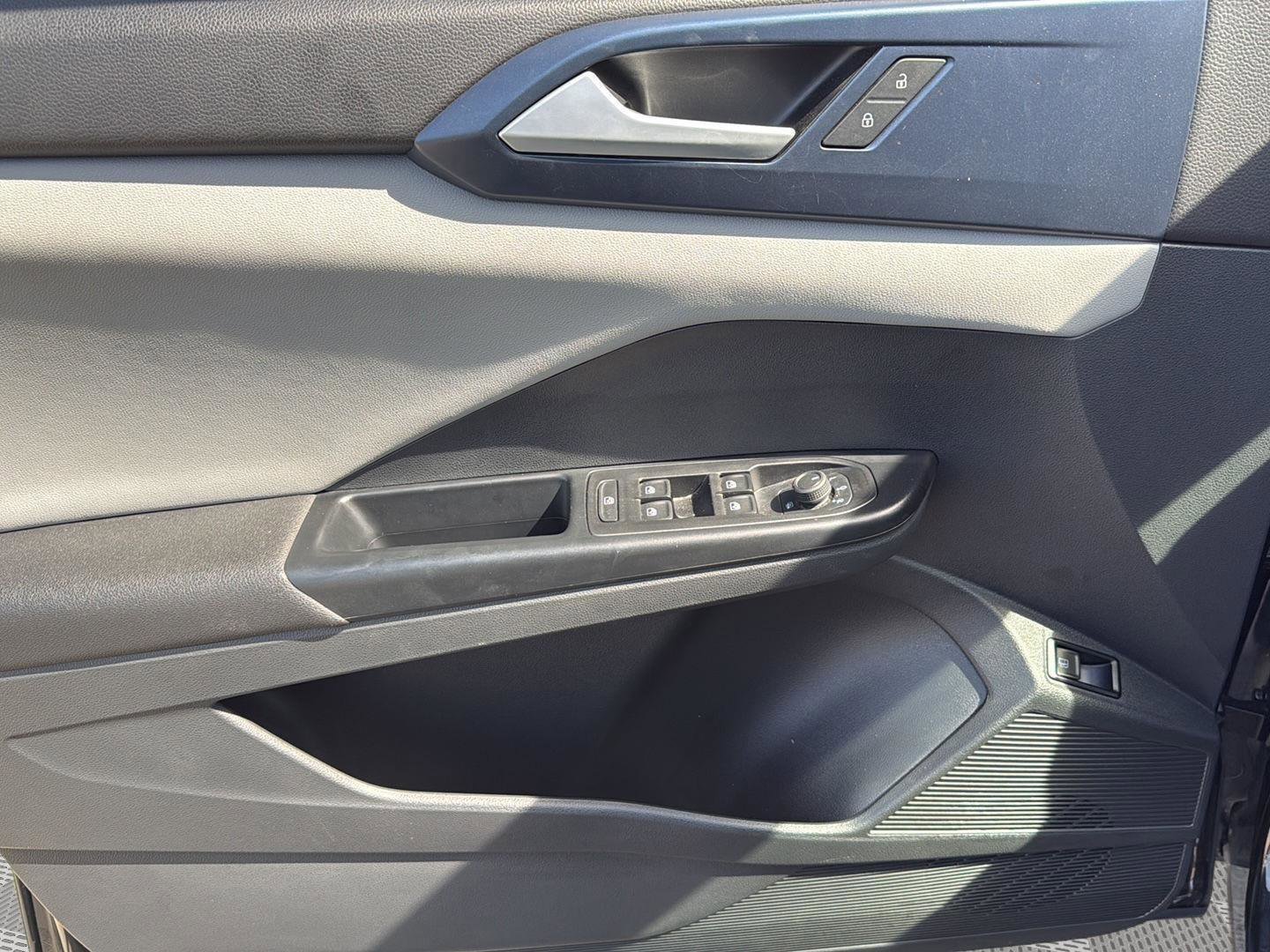 Used 2023 Volkswagen Taos SE image 12