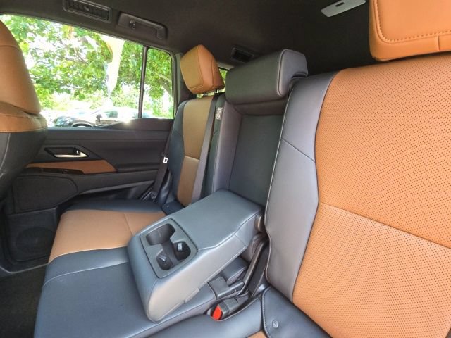 Used 2024 Lexus GX 550 w/ Cold Area Package AWD/4WD image 35