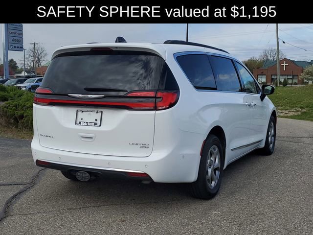 Used 2023 Chrysler Pacifica Limited w/ Trailer Tow Group AWD/4WD image 7