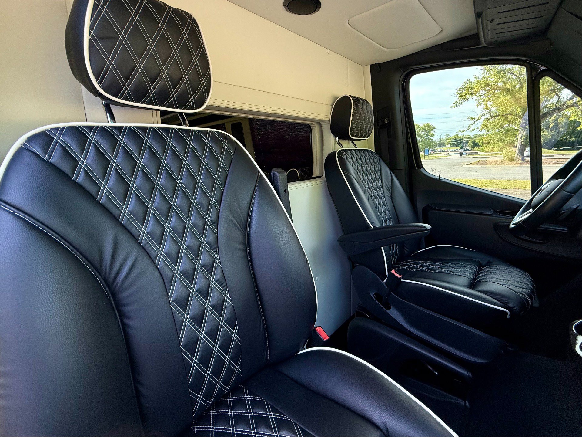 Used 2022 Mercedes-Benz Sprinter 2500 w/ Parking Package image 15