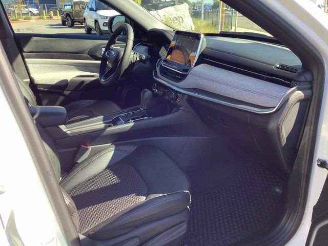 Used 2025 Jeep Compass Latitude w/ Convenience Group image 34