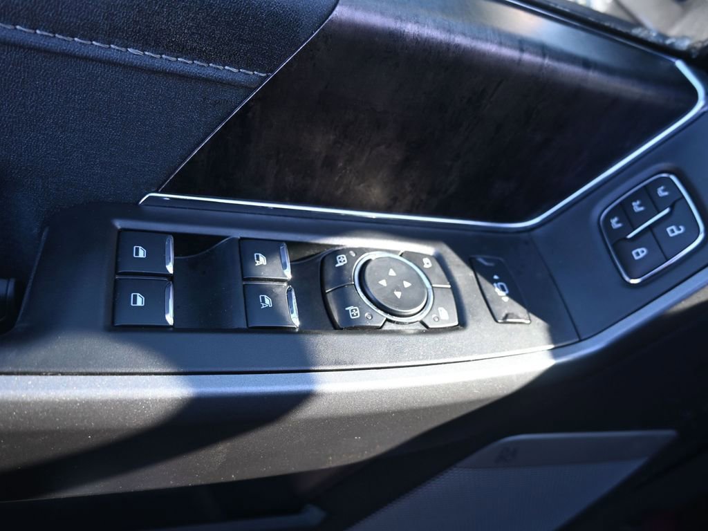 New 2026 Ford F250 Lariat w/ Black Appearance Package image 29