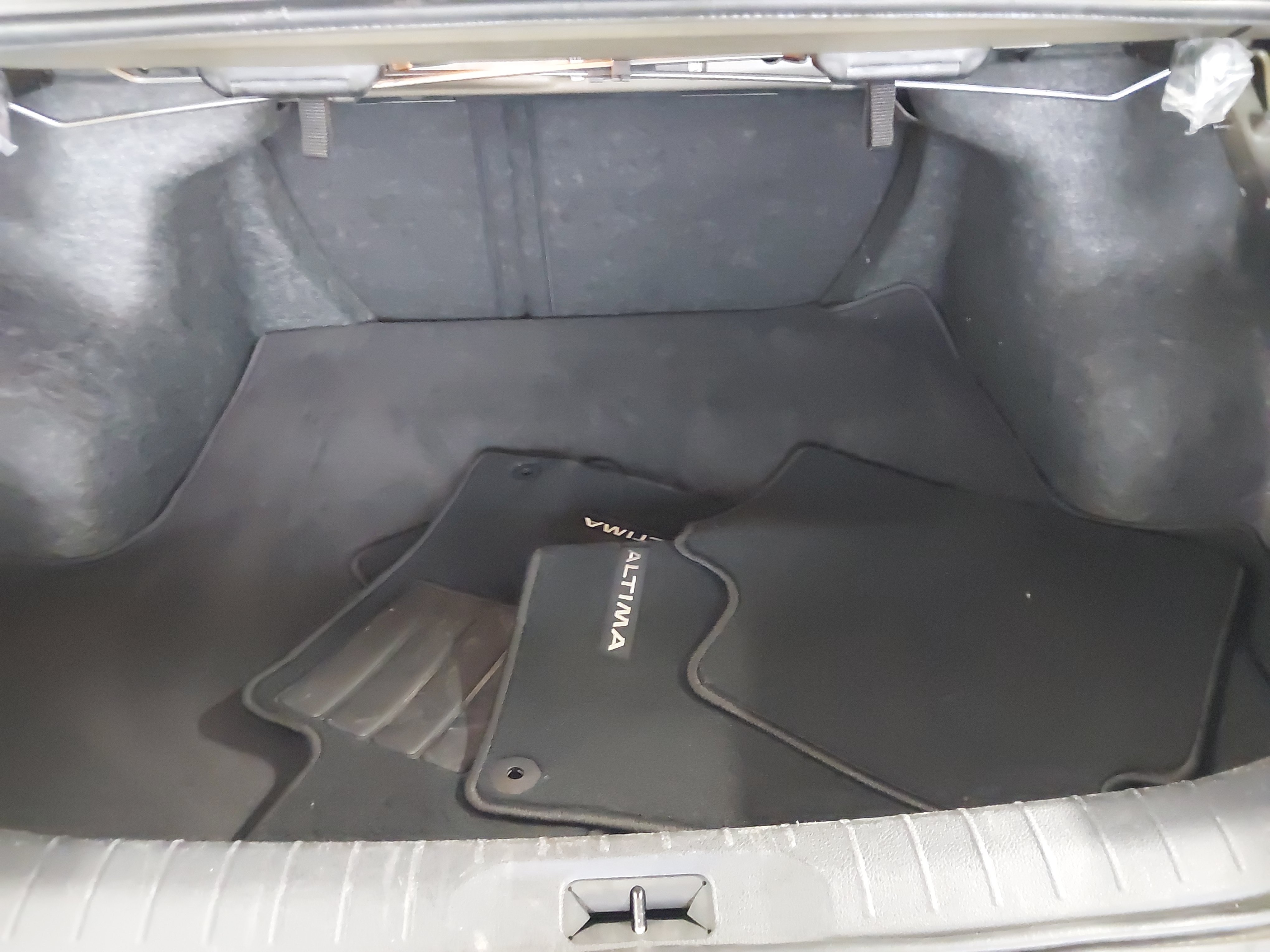 Used 2025 Nissan Altima 2.5 SV FWD image 30