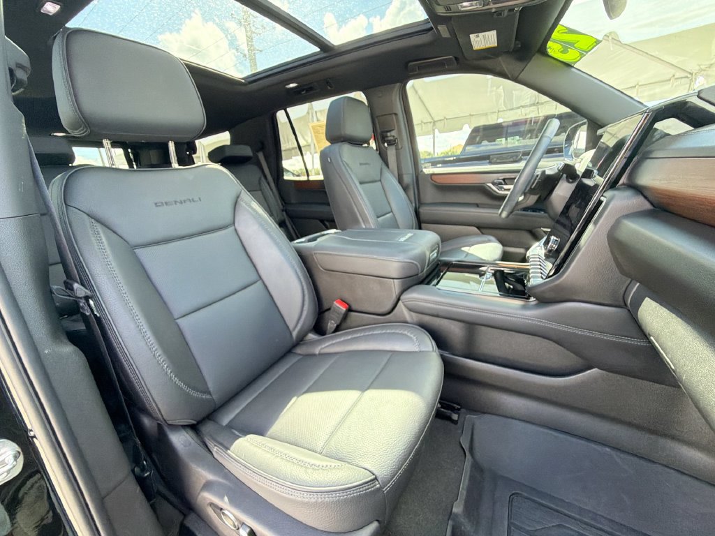Used 2025 GMC Yukon Denali w/ Sun & Power Step Package AWD/4WD image 13