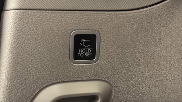 Used 2023 Jeep Grand Wagoneer 4WD image 28